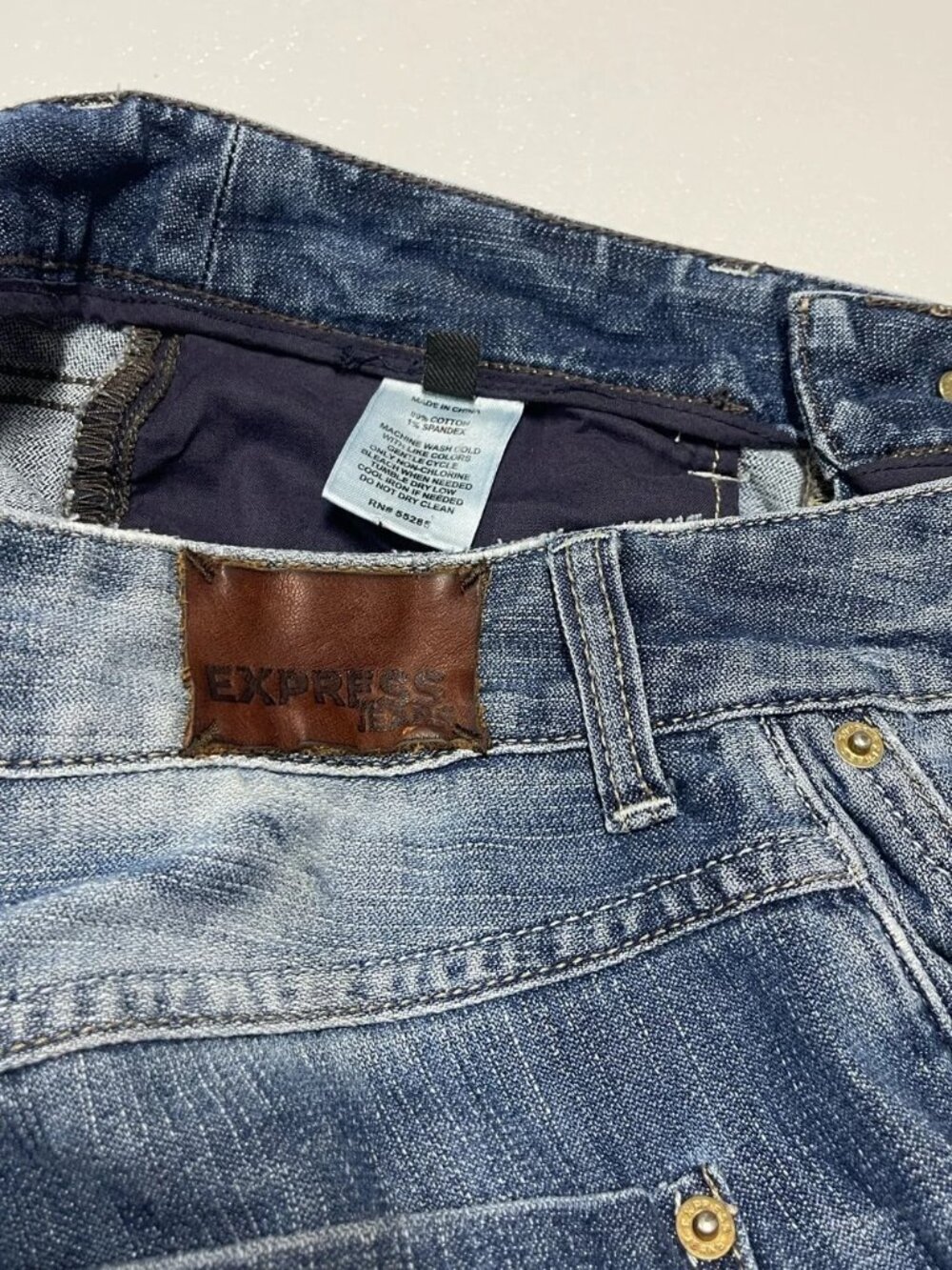 Express Y2K Wide-Leg Jeans in Medium Blue Wash - Picture 8 of 10